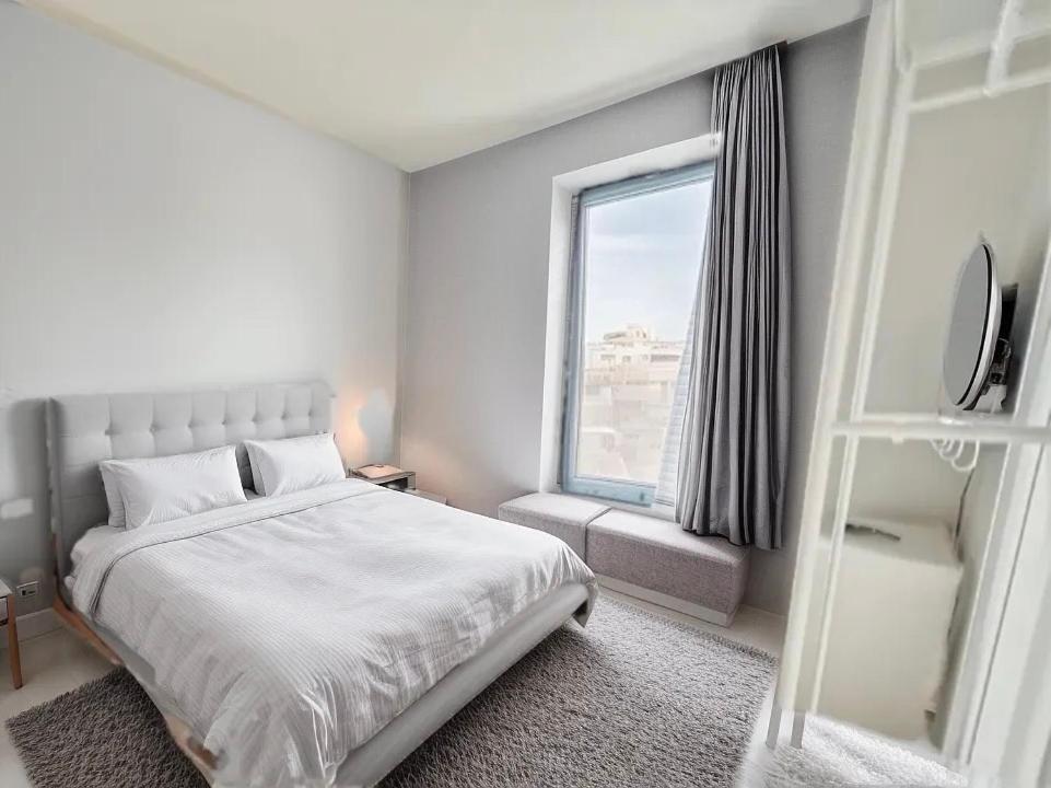 Station 64 A4 Charleroi-Airport Apartment Luaran gambar